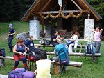 Na poti proti Kofcam - prvi postanek pri kapelici Na poti proti Kofcam - prvi postanek pri kapelici
